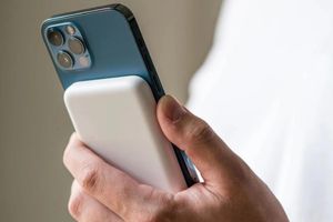 Все что нужно знать о внешнем аккумуляторе MagSafe для iPhone