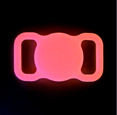 Рожевий люмінесцентний силіконовий чохол на нашийник для AirTag