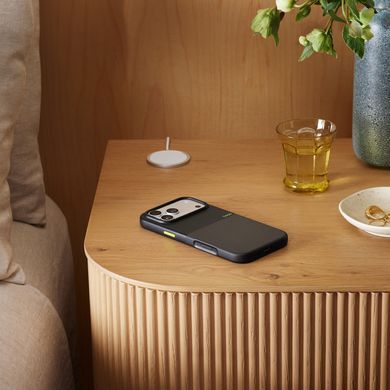 Чехол Beats iPhone 17 Pro Max Rugged Case with MagSafe and Camera Control – Everest Black (MGJA4)