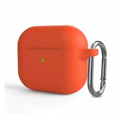 Оранжевый силиконовый чехол с карабином для AirPods 3